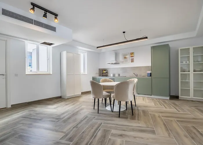The Cube - Designer Finished Studio By Sf Homes